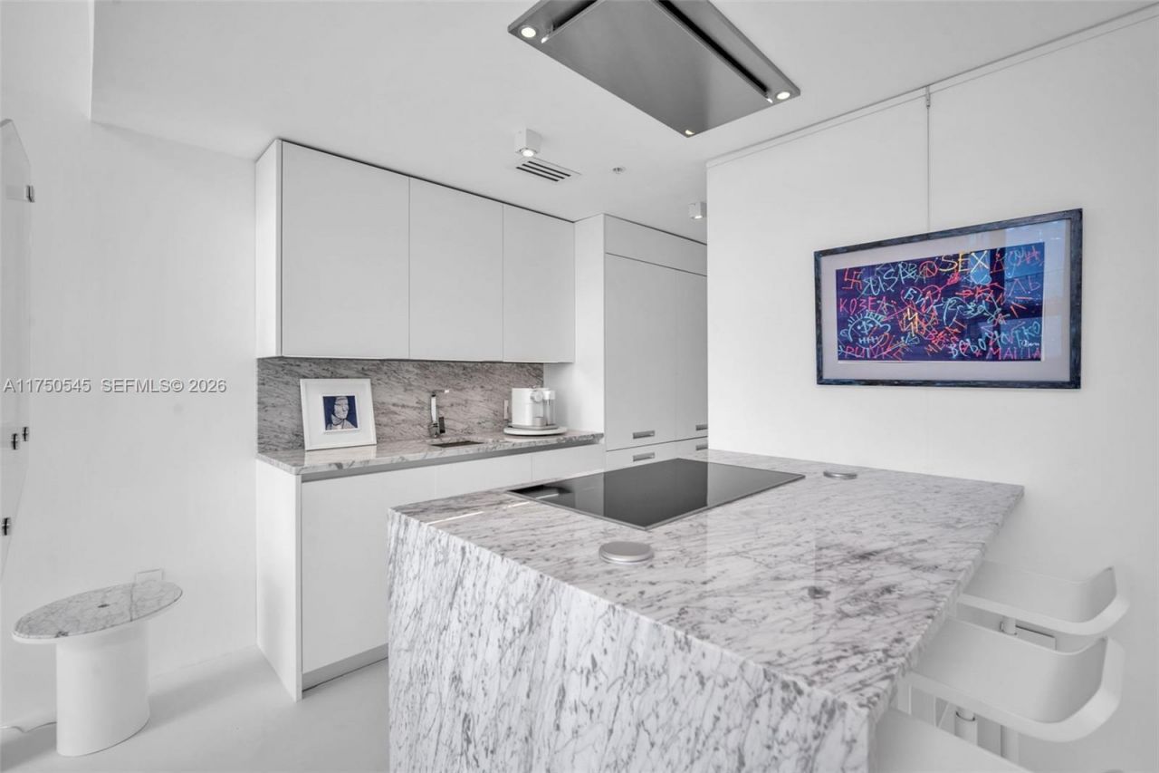 300 S Biscayne Blvd, Unit L-1012, Miami, FL 33131 Photo