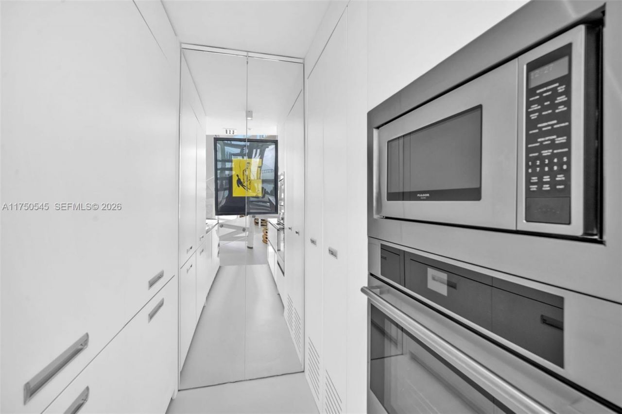 300 S Biscayne Blvd, Unit L-1012, Miami, FL 33131 Photo