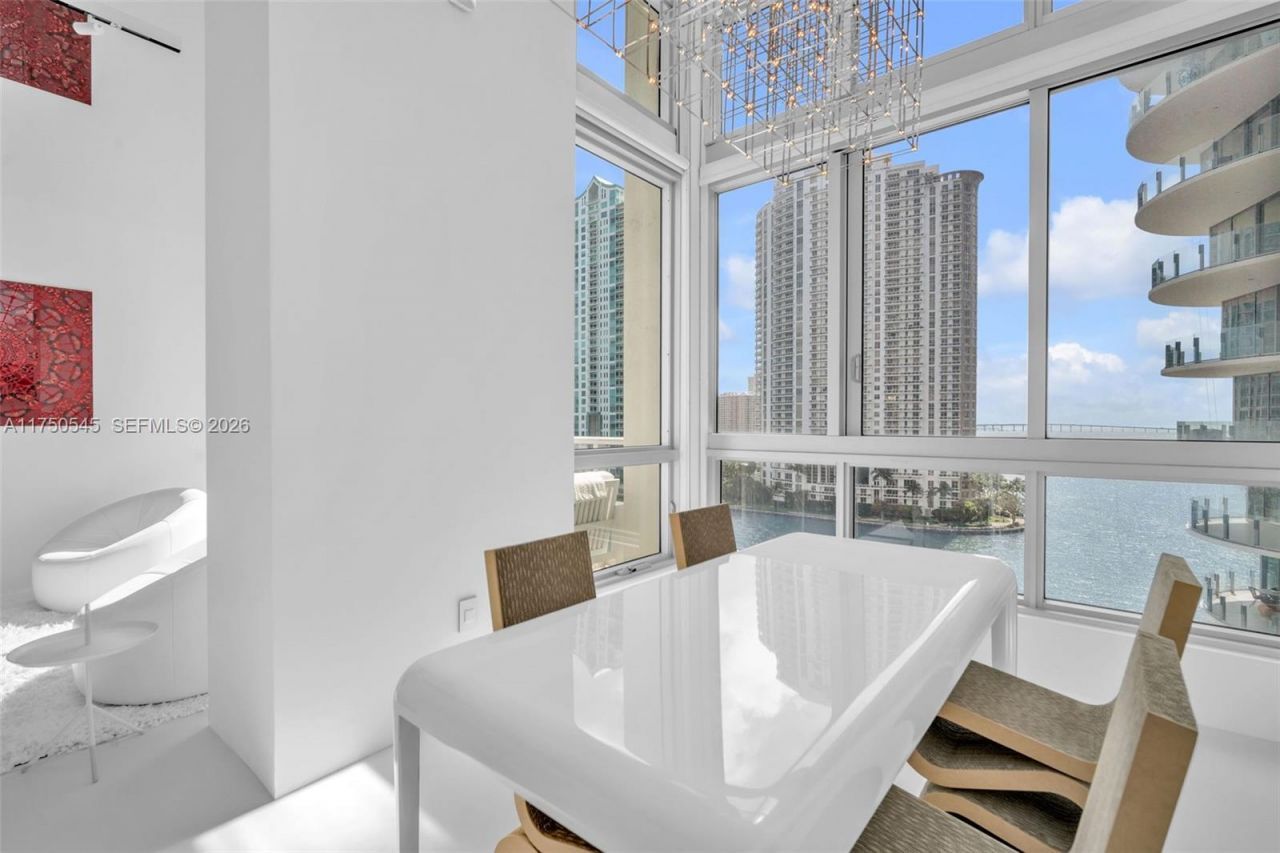 300 S Biscayne Blvd, Unit L-1012, Miami, FL 33131 Photo