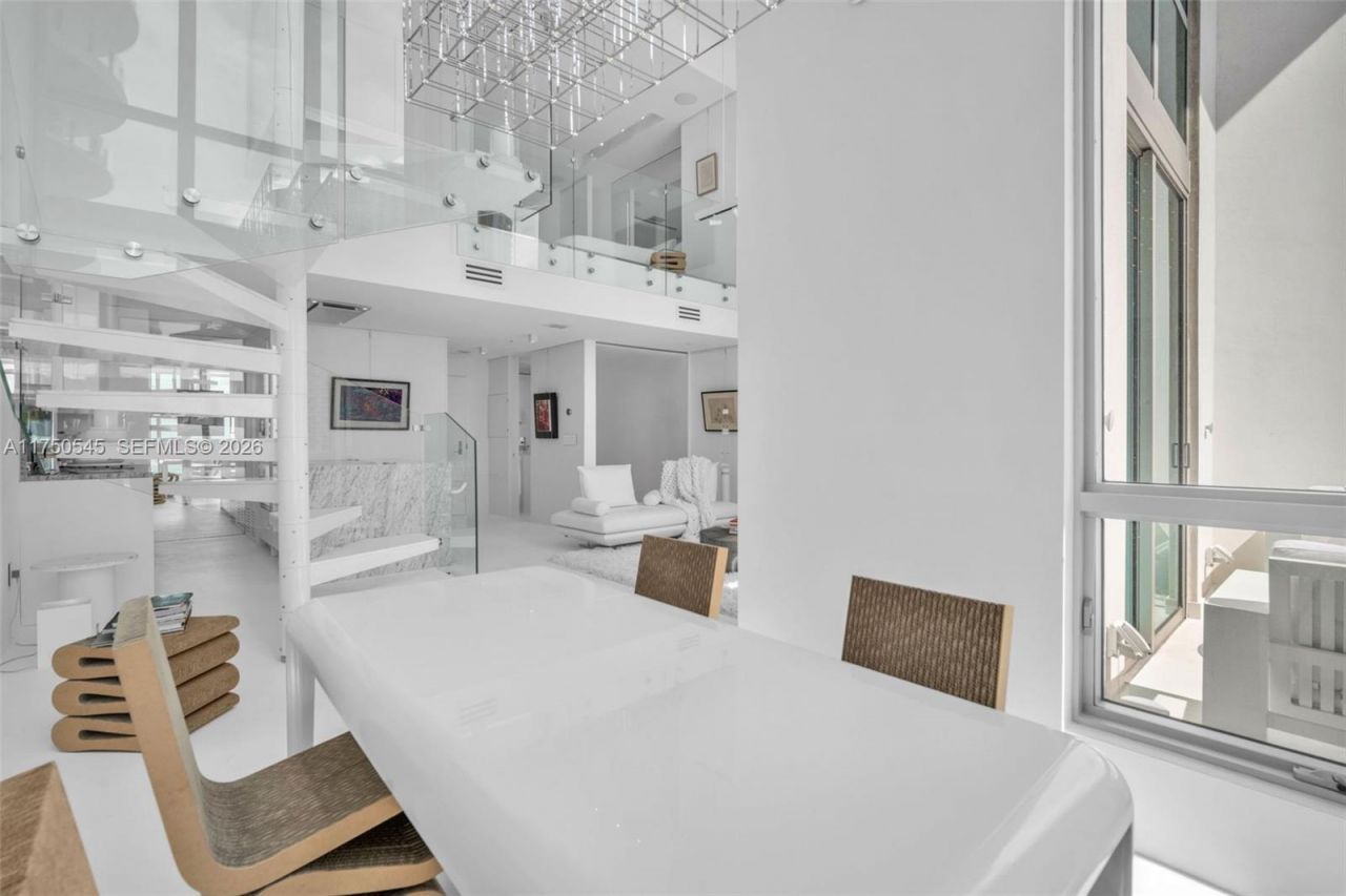 300 S Biscayne Blvd, Unit L-1012, Miami, FL 33131 Photo