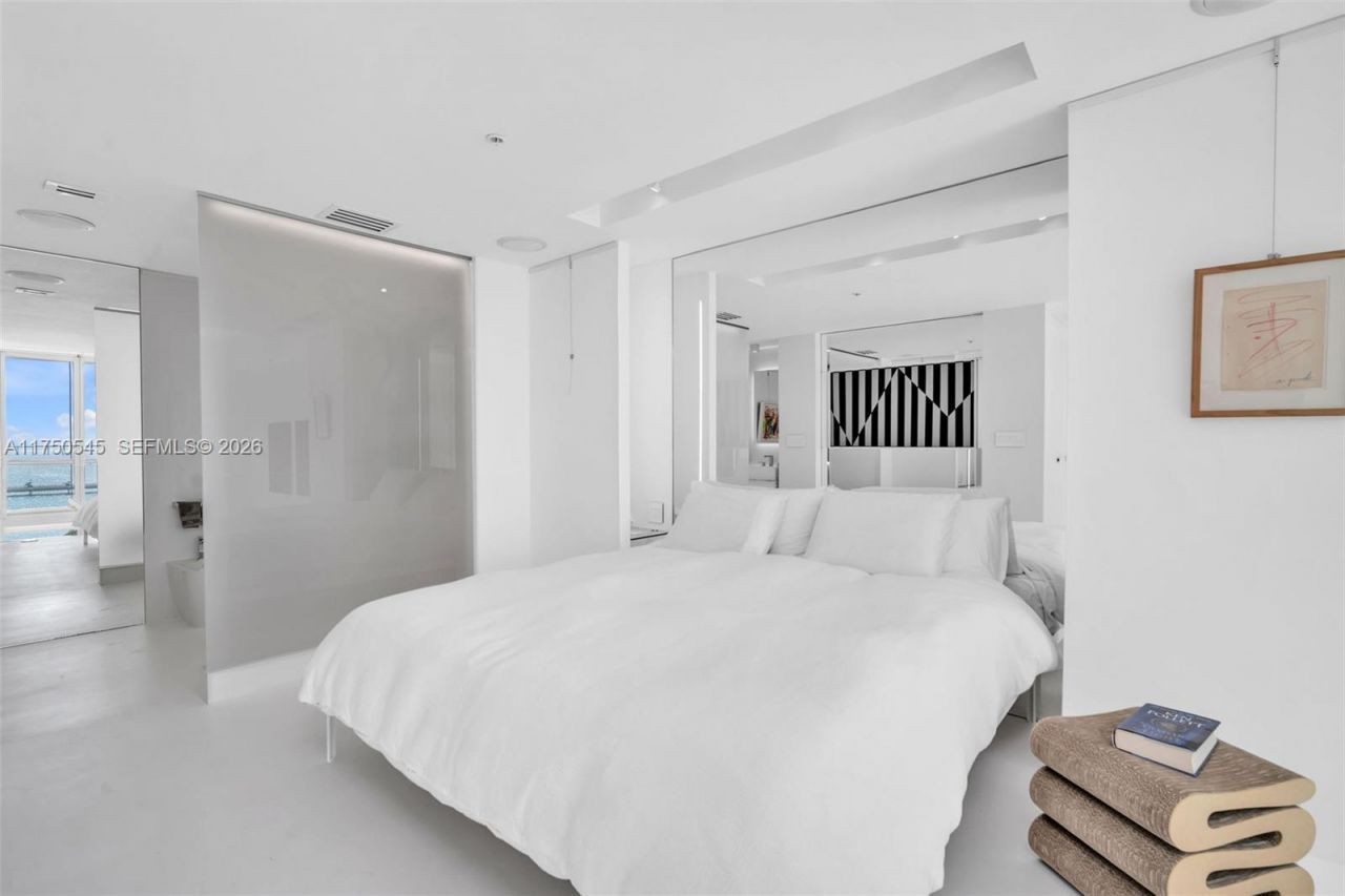 300 S Biscayne Blvd, Unit L-1012, Miami, FL 33131 Photo