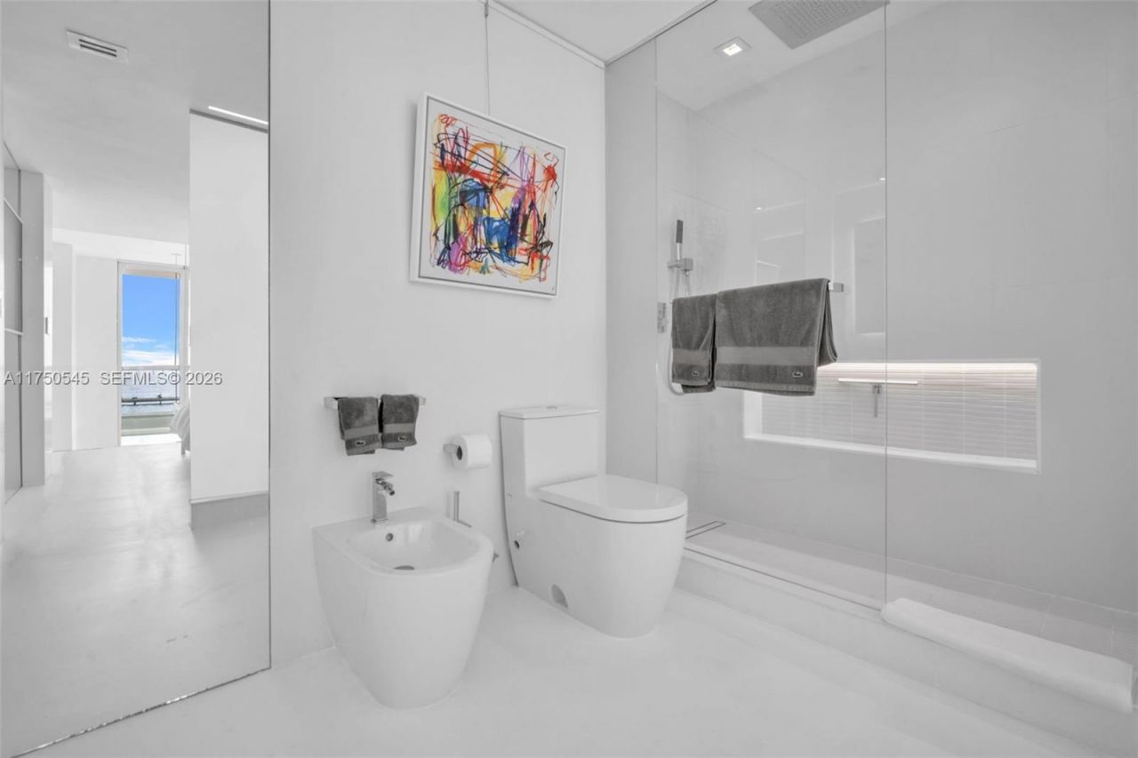 300 S Biscayne Blvd, Unit L-1012, Miami, FL 33131 Photo