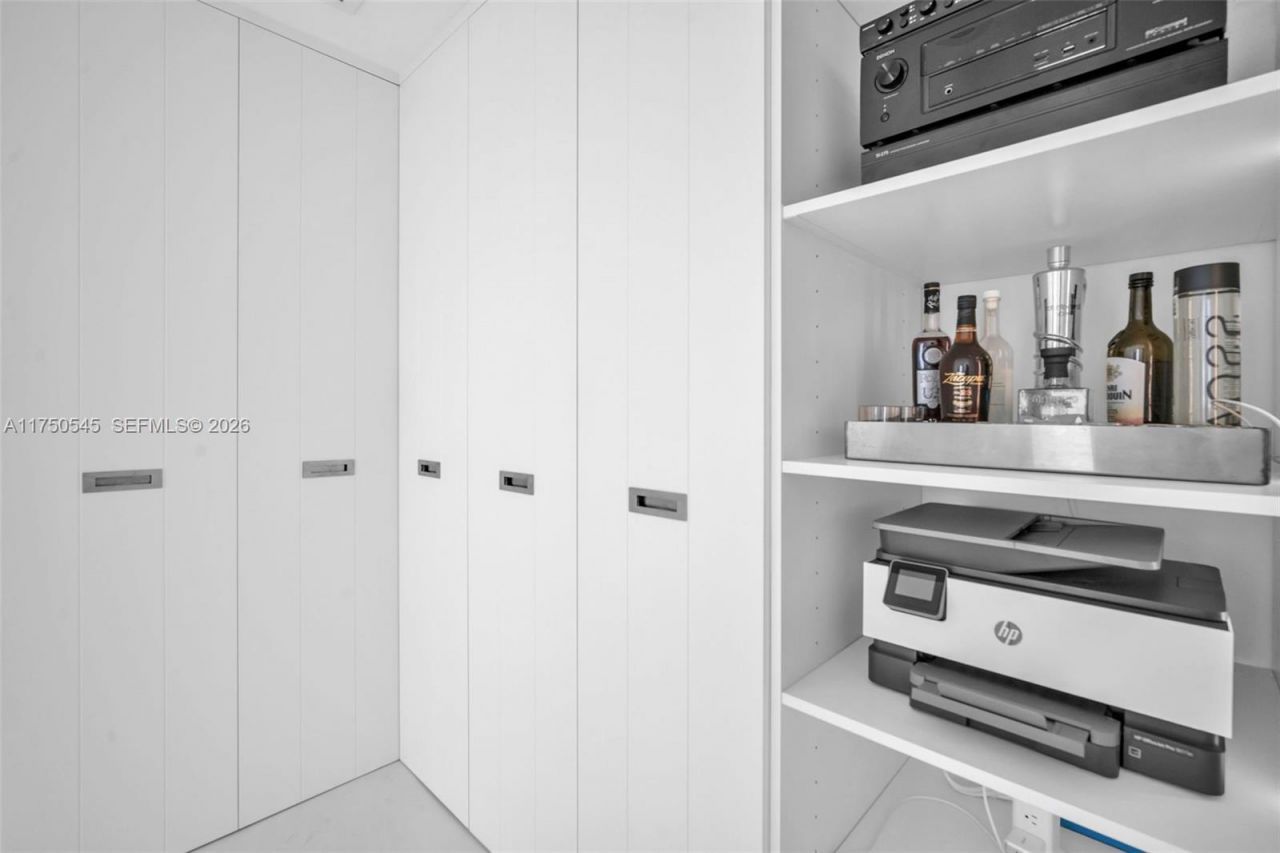 300 S Biscayne Blvd, Unit L-1012, Miami, FL 33131 Photo