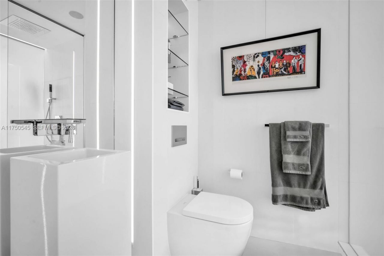 300 S Biscayne Blvd, Unit L-1012, Miami, FL 33131 Photo