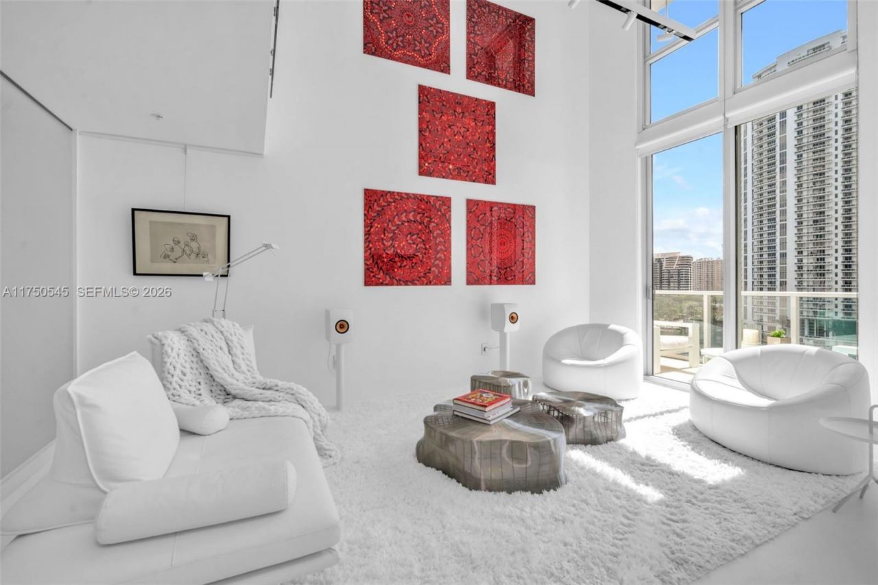 300 S Biscayne Blvd, Unit L-1012, Miami, FL 33131 Photo