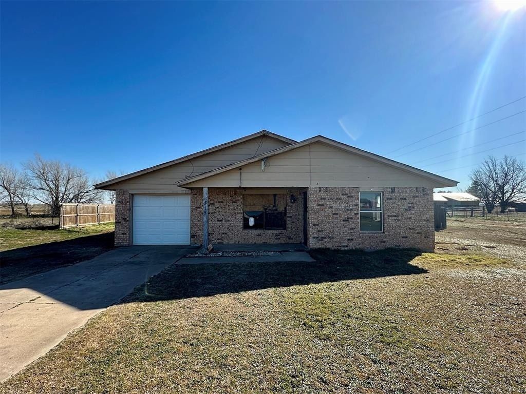 315 S Bannister Street, Gotebo, OK 73041 Main Photo