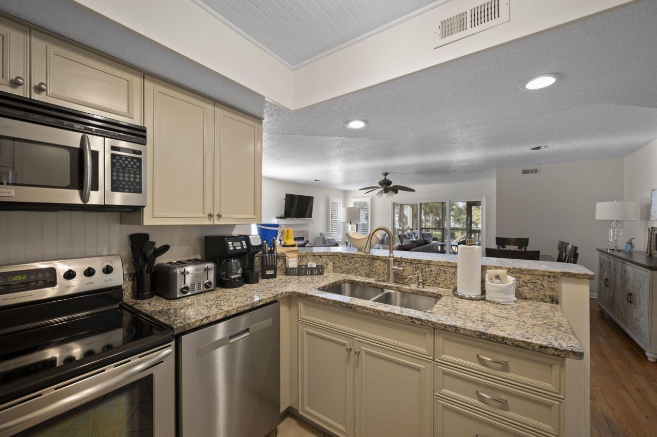 401 Yacht Harbor Court Photo 10