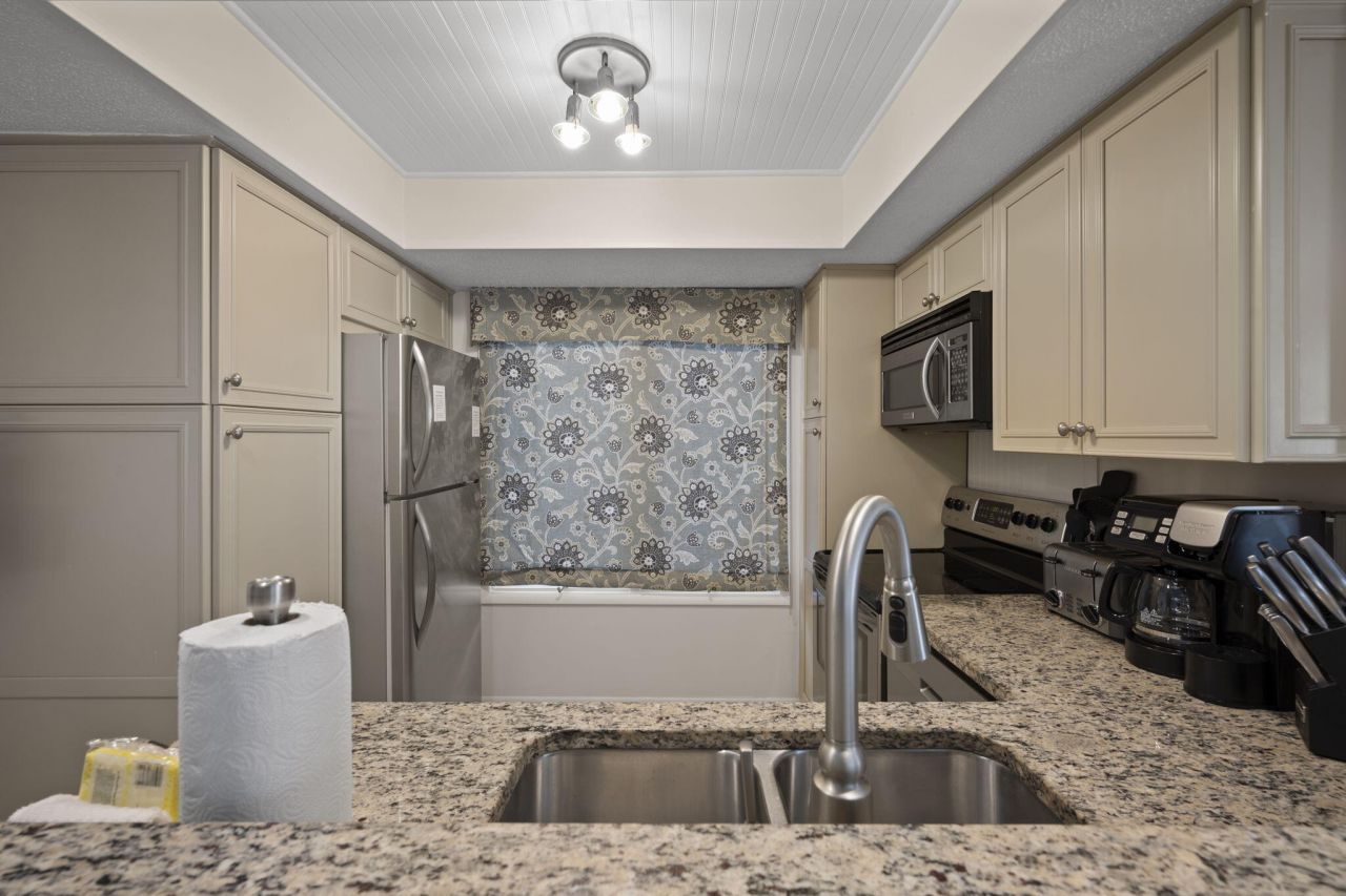 401 Yacht Harbor Court Photo 11