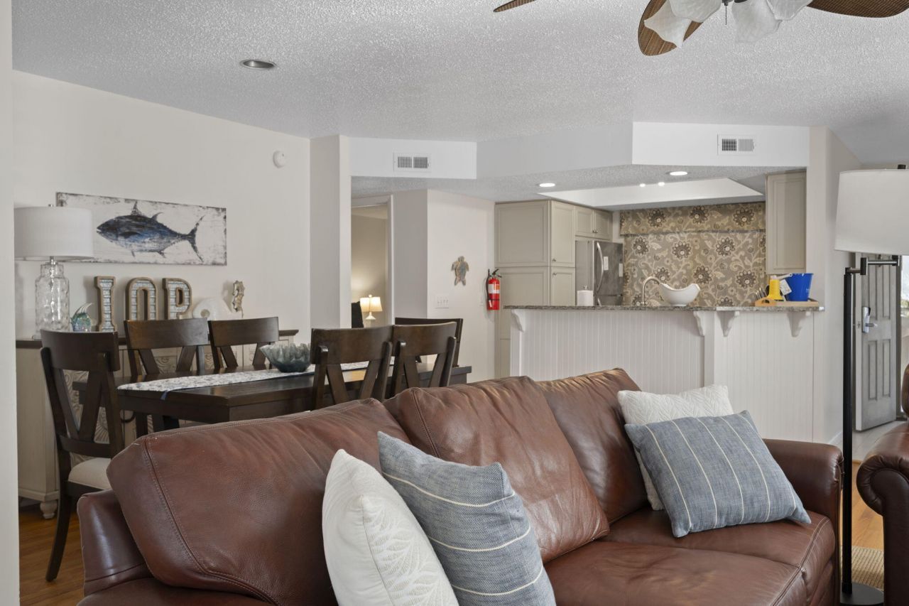 401 Yacht Harbor Court Photo 13