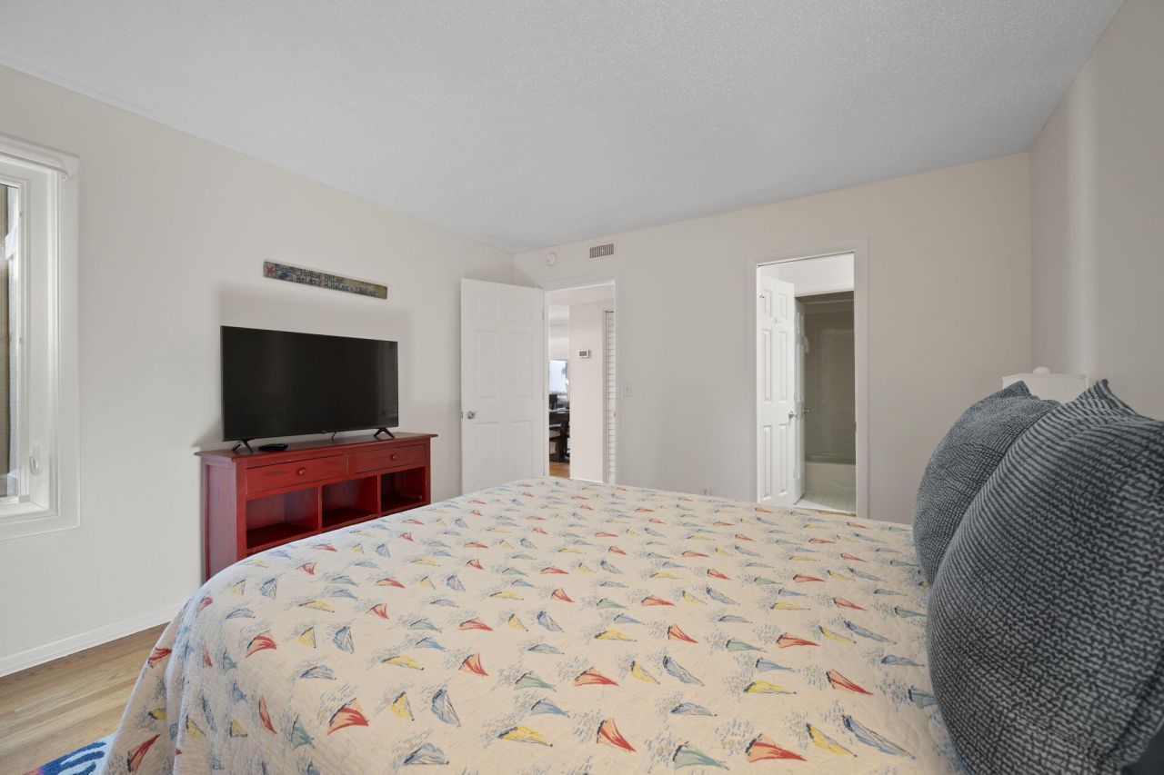 401 Yacht Harbor Court Photo 21