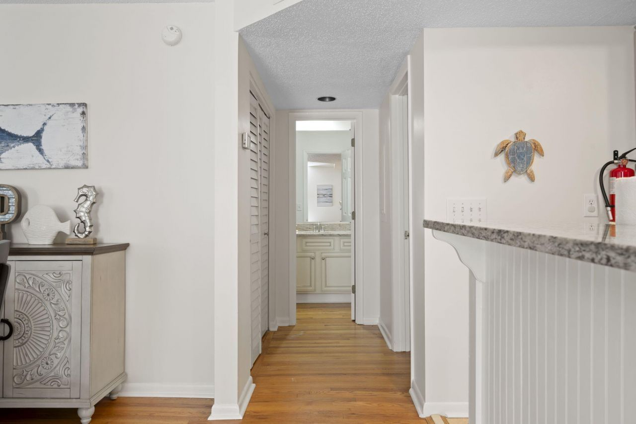 401 Yacht Harbor Court Photo 23