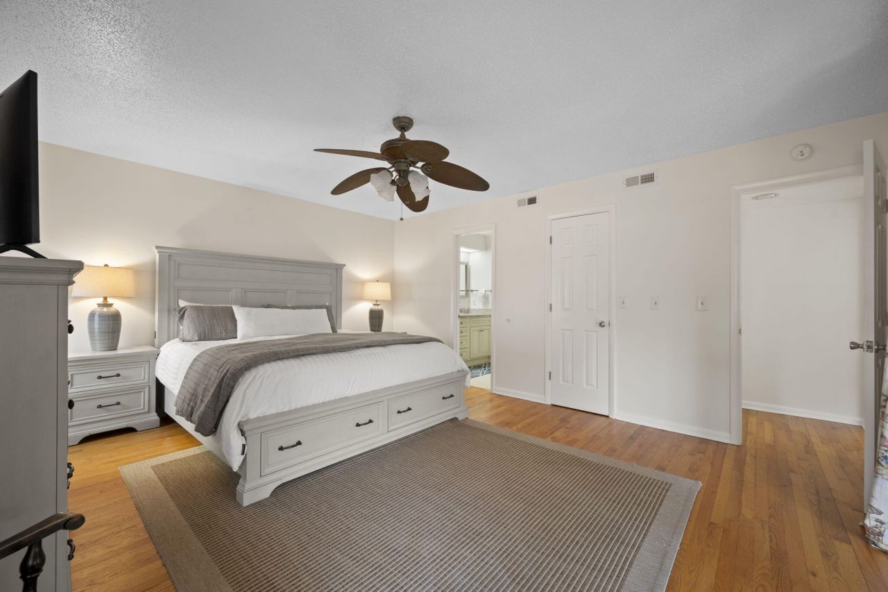 401 Yacht Harbor Court Photo 27