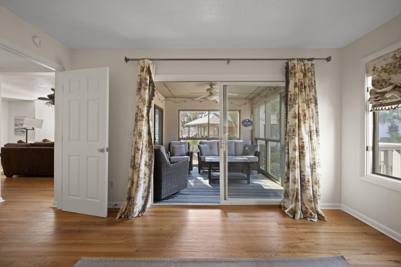 401 Yacht Harbor Court Photo 29