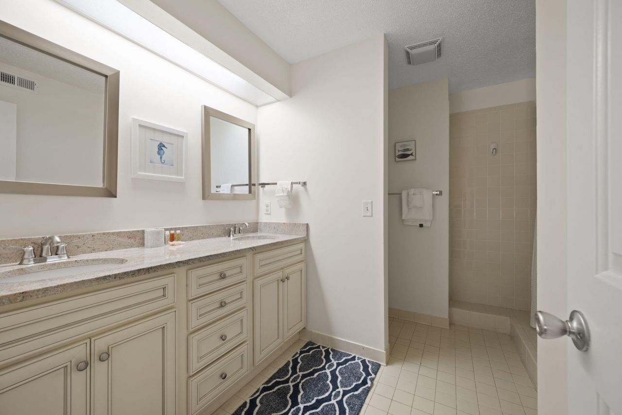 401 Yacht Harbor Court Photo 30