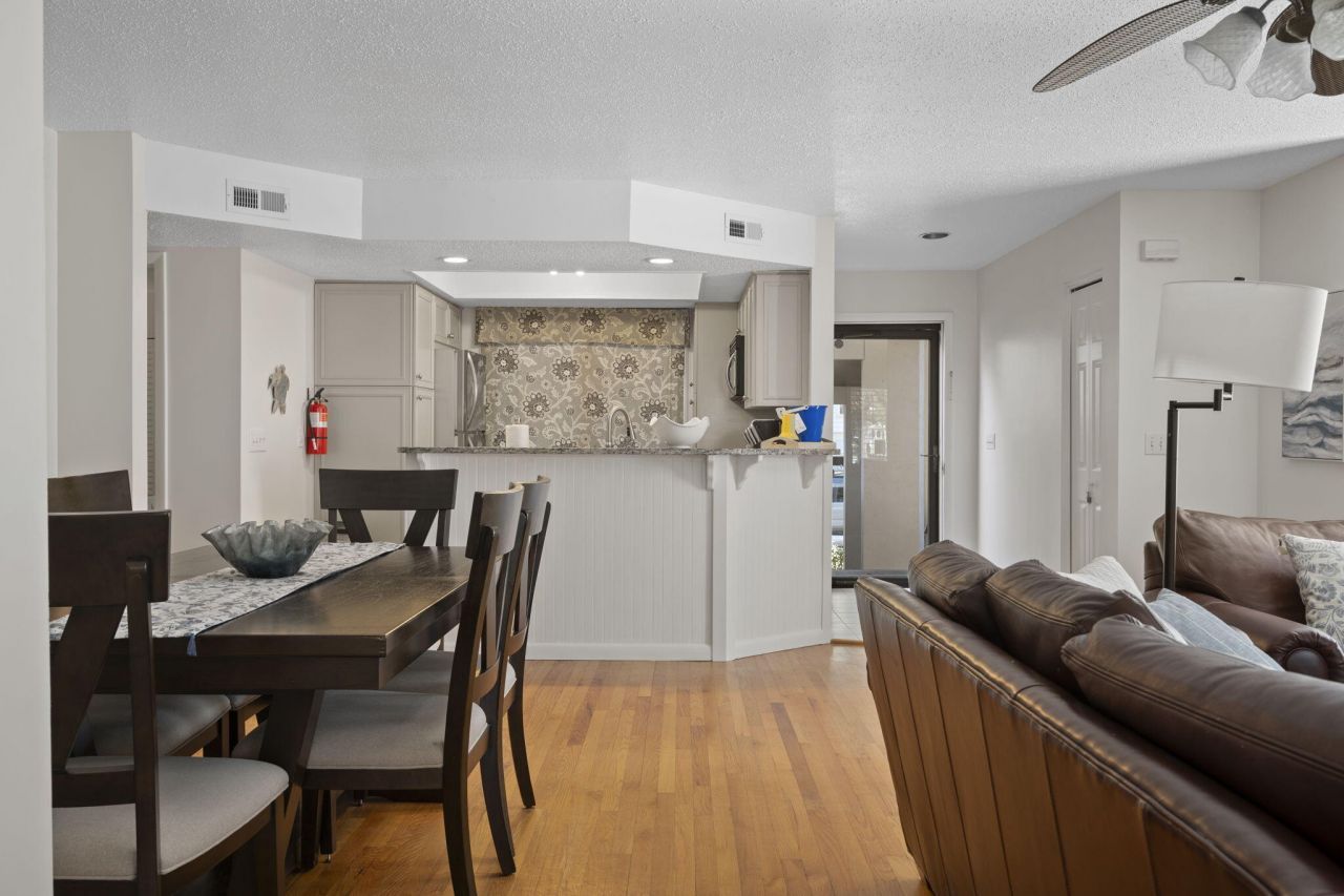 401 Yacht Harbor Court Photo 9