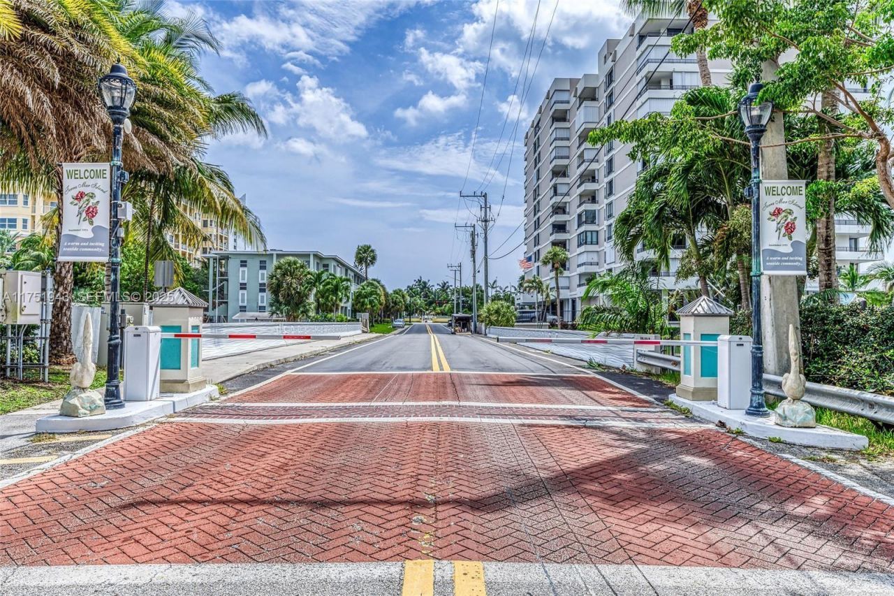 3261 Oleander Way, Lauderdale by the Sea, FL 33062 Photo