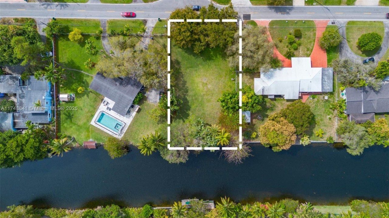 11701 W Biscayne Canal Rd, Miami, FL 33161 Photo