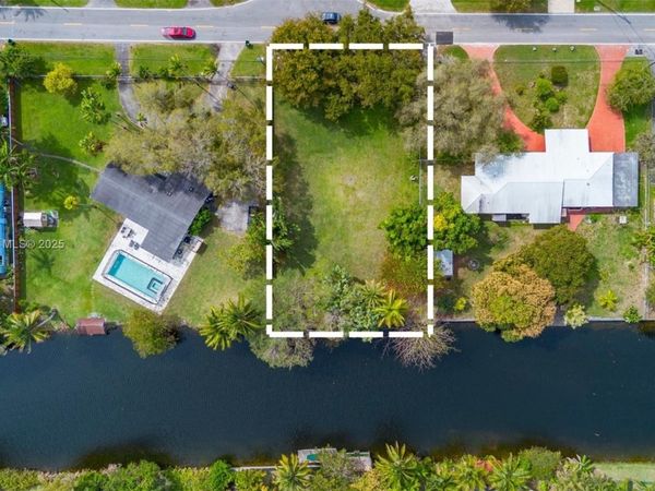 11701 W Biscayne Canal Rd, Miami, FL 33161