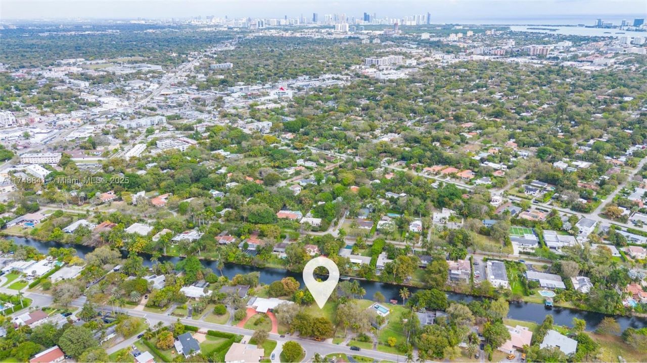 11701 W Biscayne Canal Rd, Miami, FL 33161 Photo