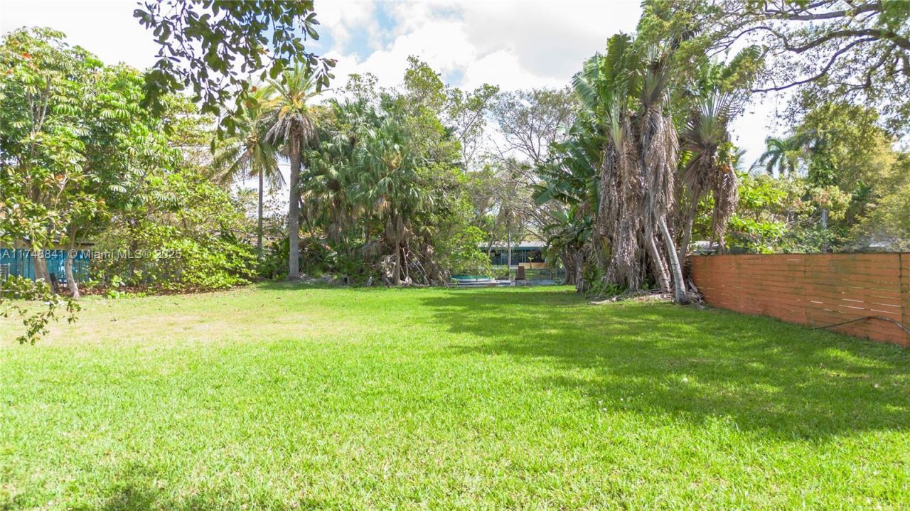 11701 W Biscayne Canal Rd, Miami, FL 33161 Photo