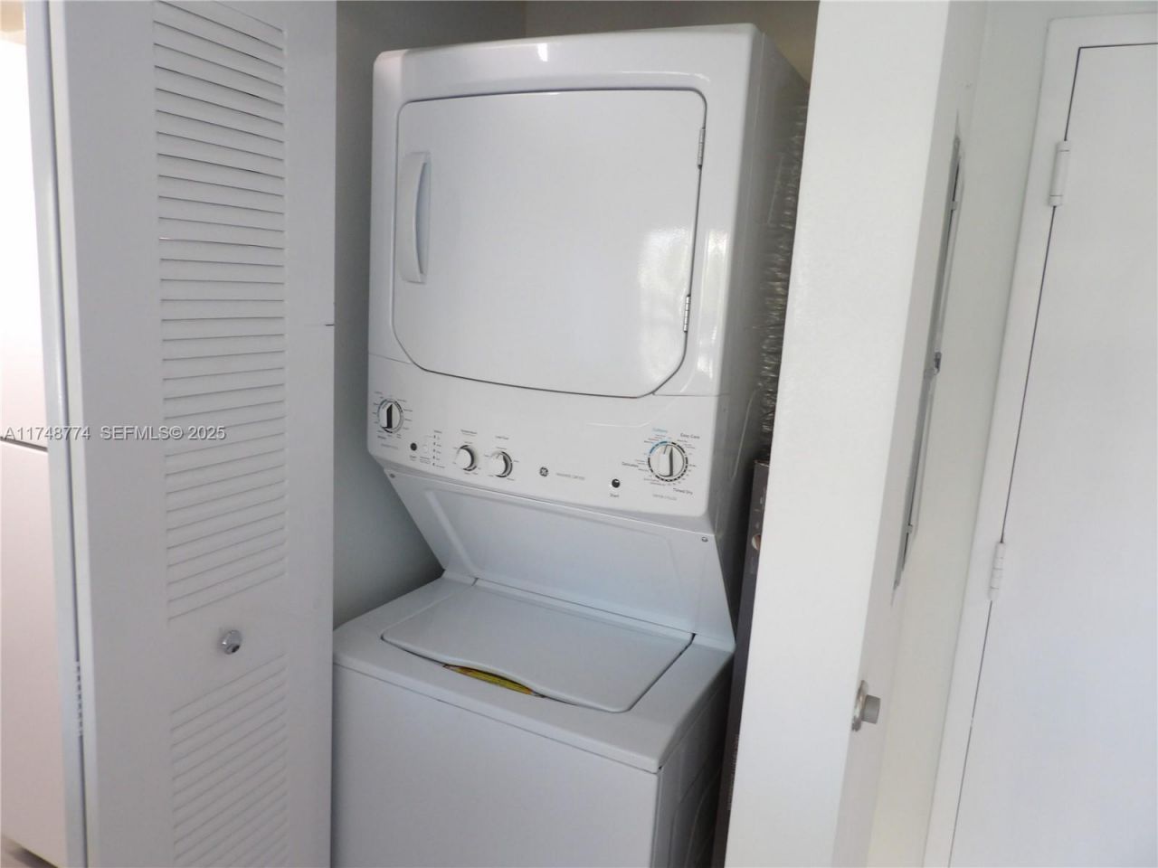 2740 SW 28th Ter, Unit 301, Miami, FL 33133 Photo