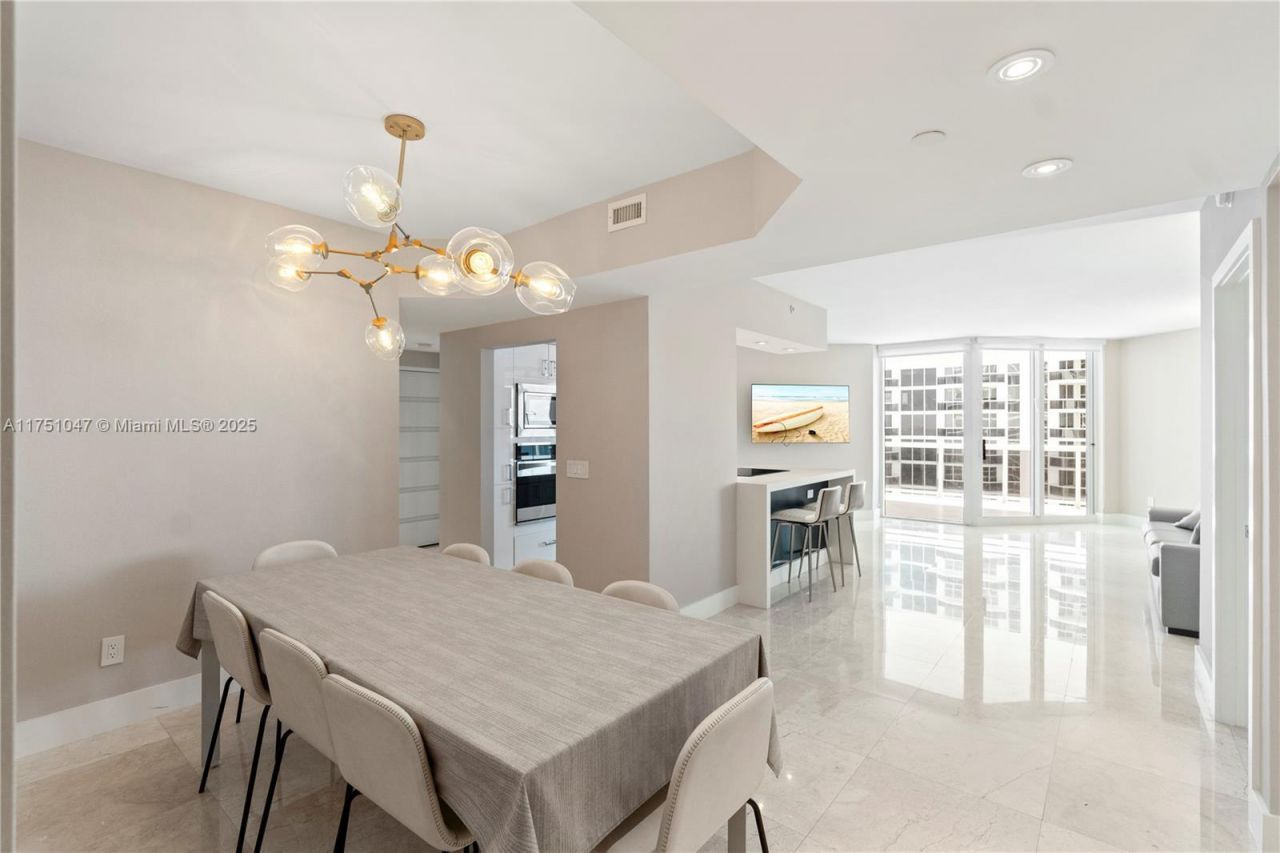 4779 Collins Ave, Unit 2204, Miami Beach, FL 33140 Photo