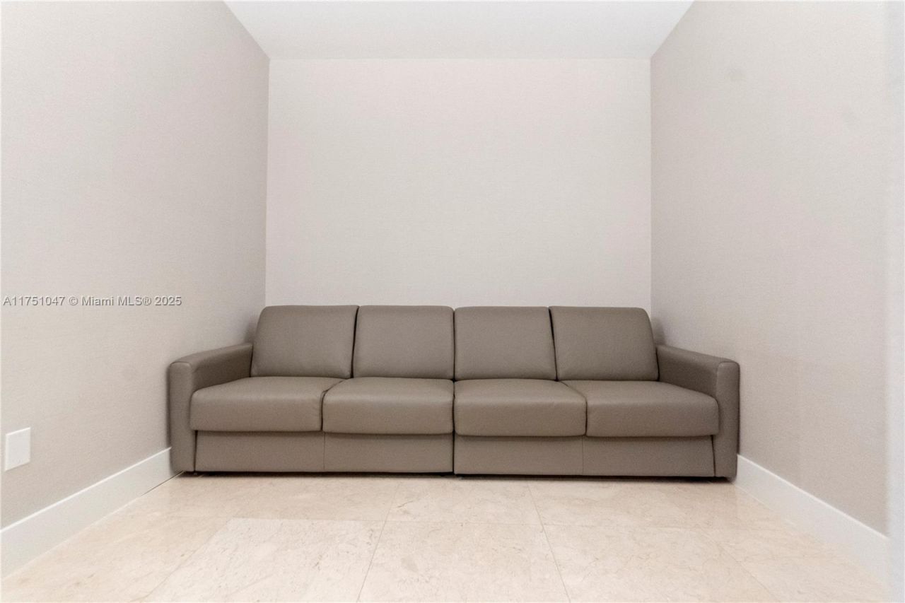 4779 Collins Ave, Unit 2204, Miami Beach, FL 33140 Photo