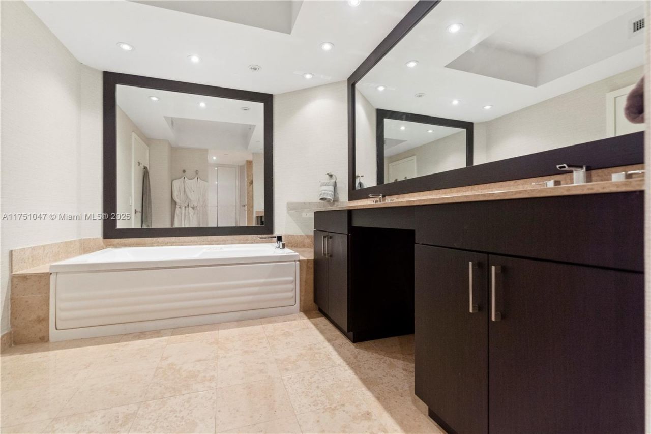 4779 Collins Ave, Unit 2204, Miami Beach, FL 33140 Photo