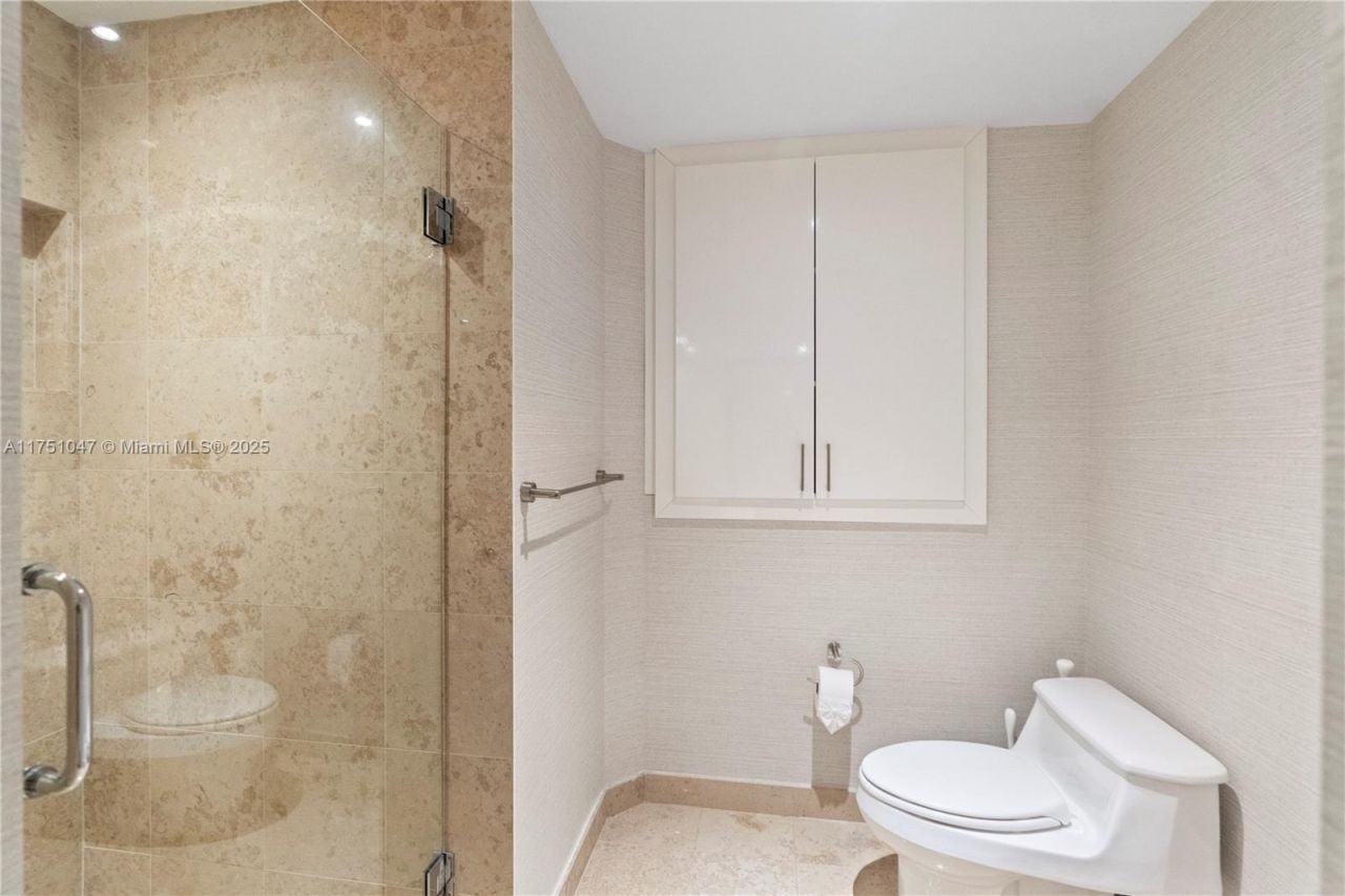 4779 Collins Ave, Unit 2204, Miami Beach, FL 33140 Photo