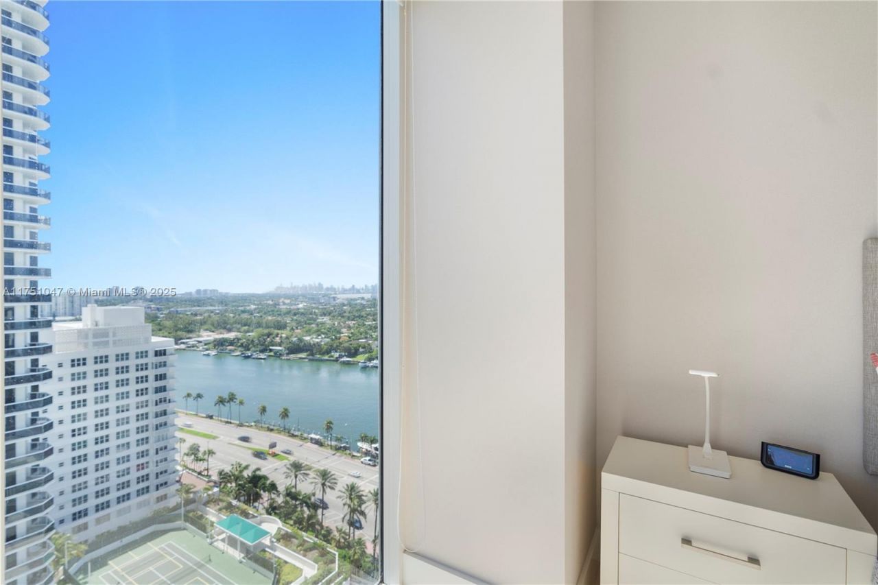 4779 Collins Ave, Unit 2204, Miami Beach, FL 33140 Photo