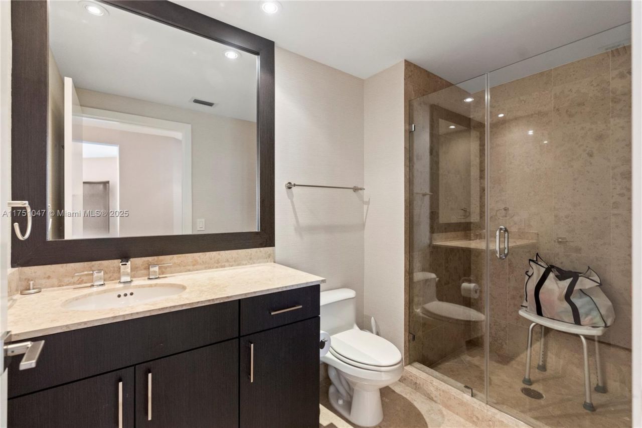 4779 Collins Ave, Unit 2204, Miami Beach, FL 33140 Photo