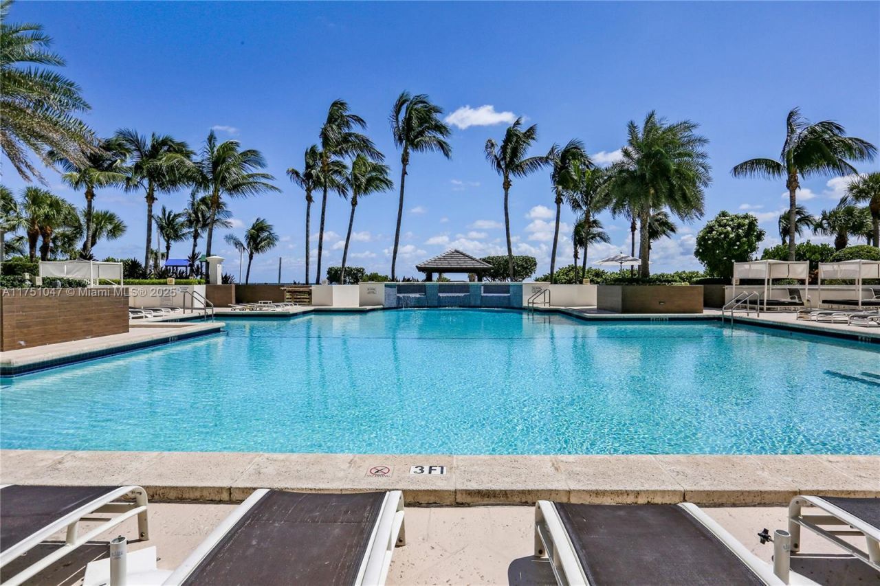 4779 Collins Ave, Unit 2204, Miami Beach, FL 33140 Photo