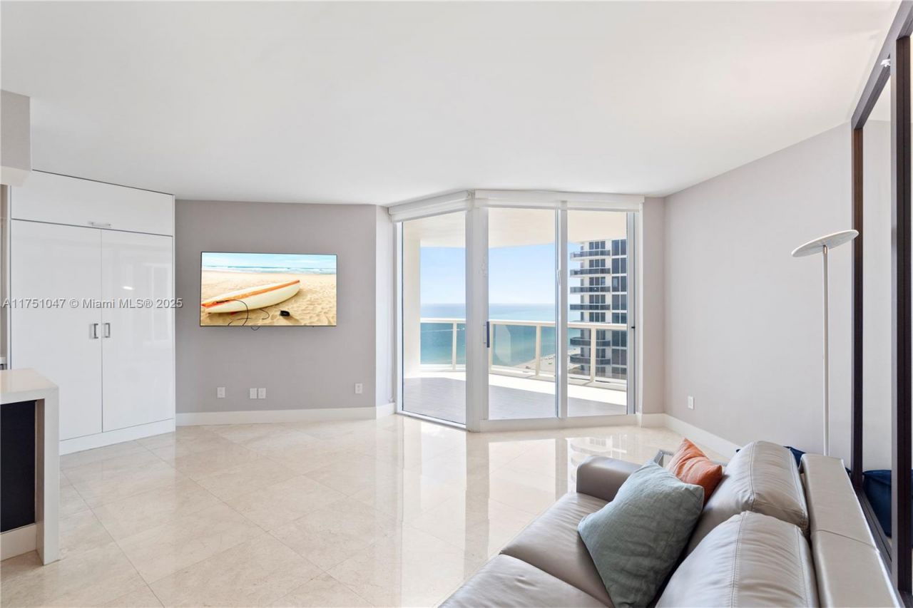 4779 Collins Ave, Unit 2204, Miami Beach, FL 33140 Photo