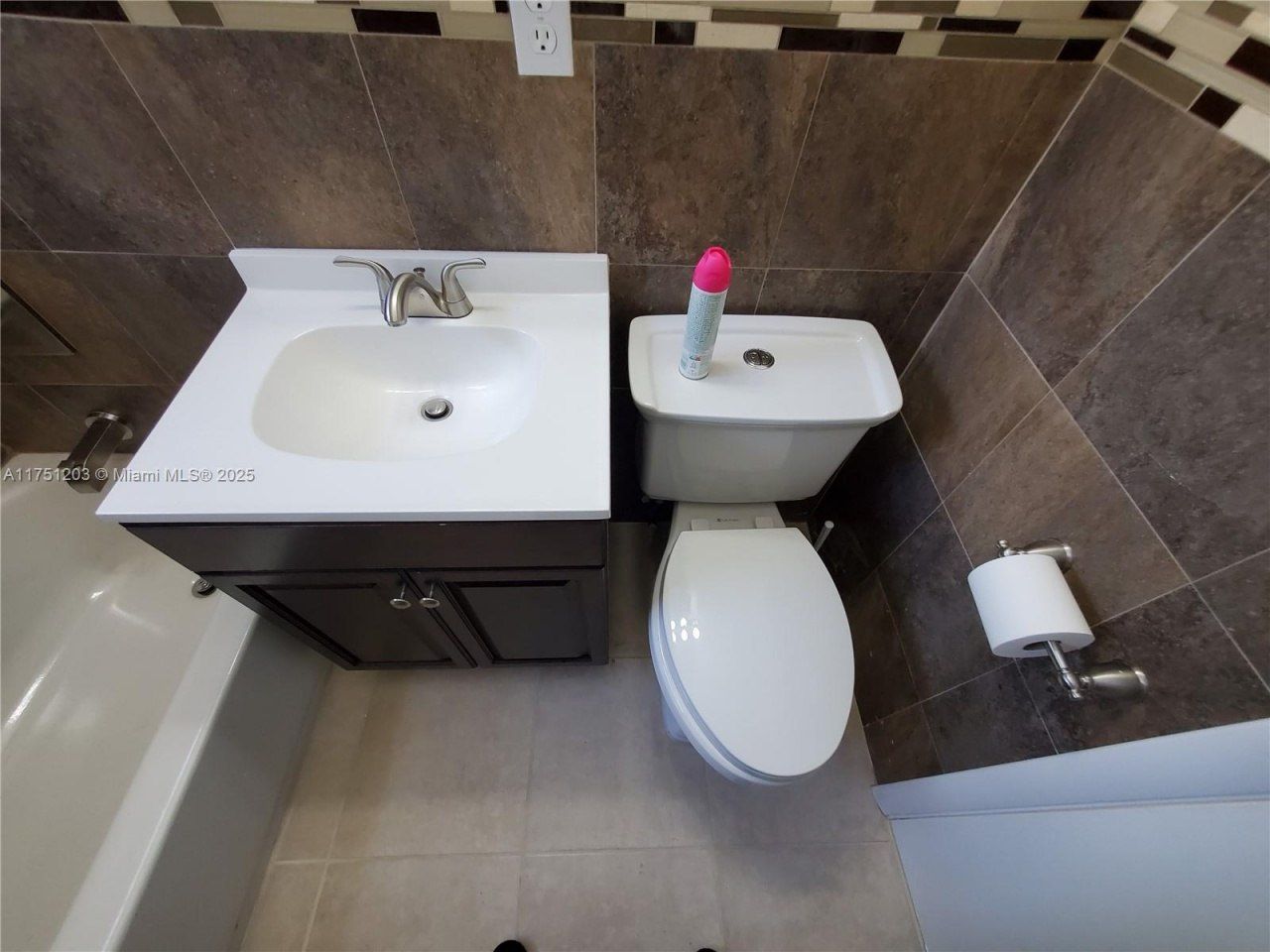 70 NW 33rd St, Miami, FL 33127 Photo