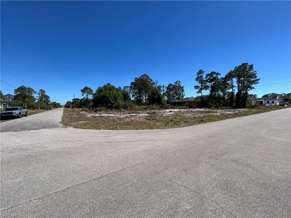 3915 26th ST SW, LEHIGH ACRES, FL 33726