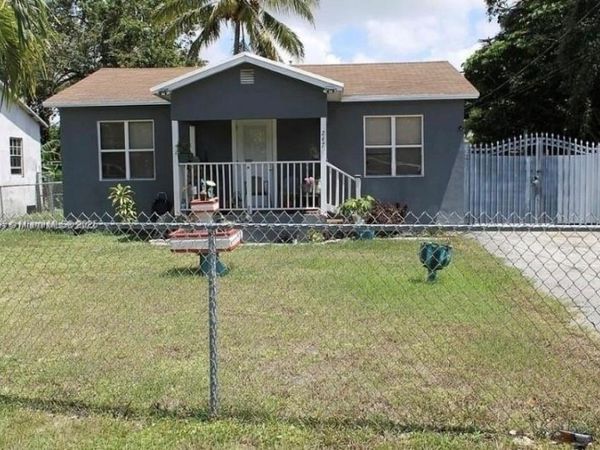 247 NW 97th St, Miami, FL 33150