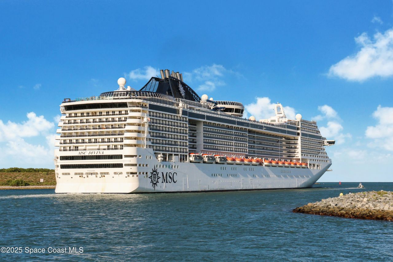 327 Wilson Avenue, Cocoa Beach, FL 32931 Photo