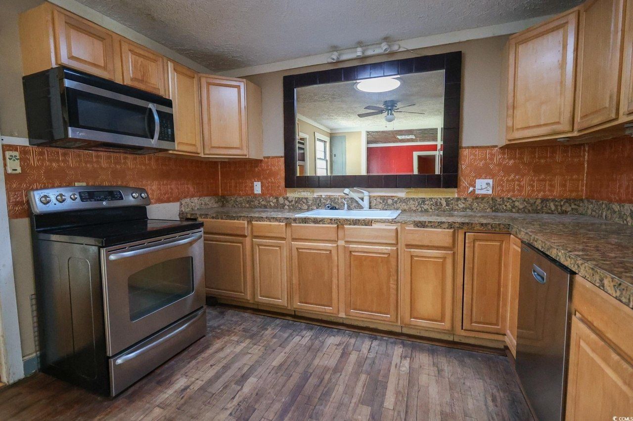 1841 Jasper St. Photo 4