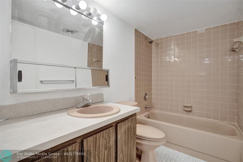 131 SE 3rd Ave, Unit 304, Dania Beach, FL 33004 Photo