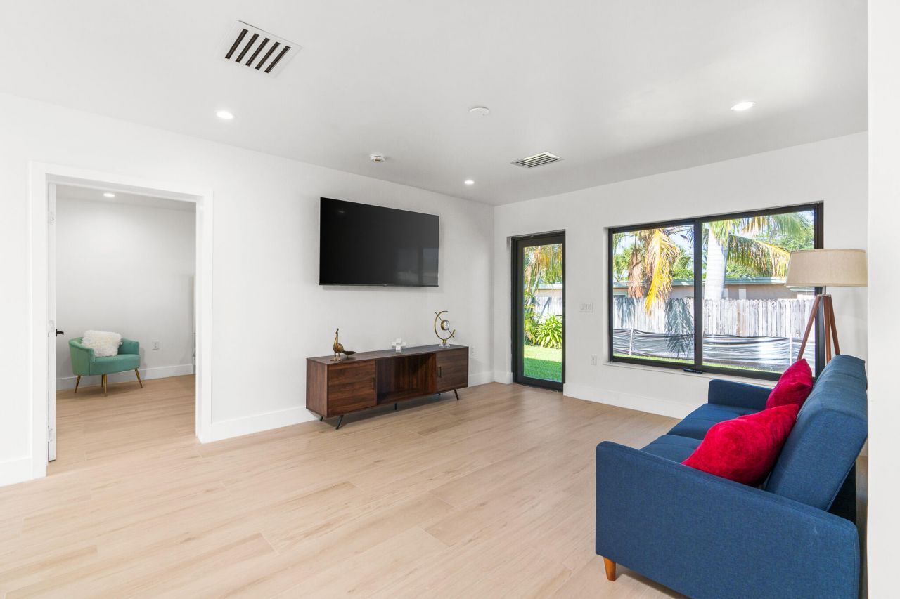 303/305 De Carie Street, Delray Beach, FL 33444 Photo