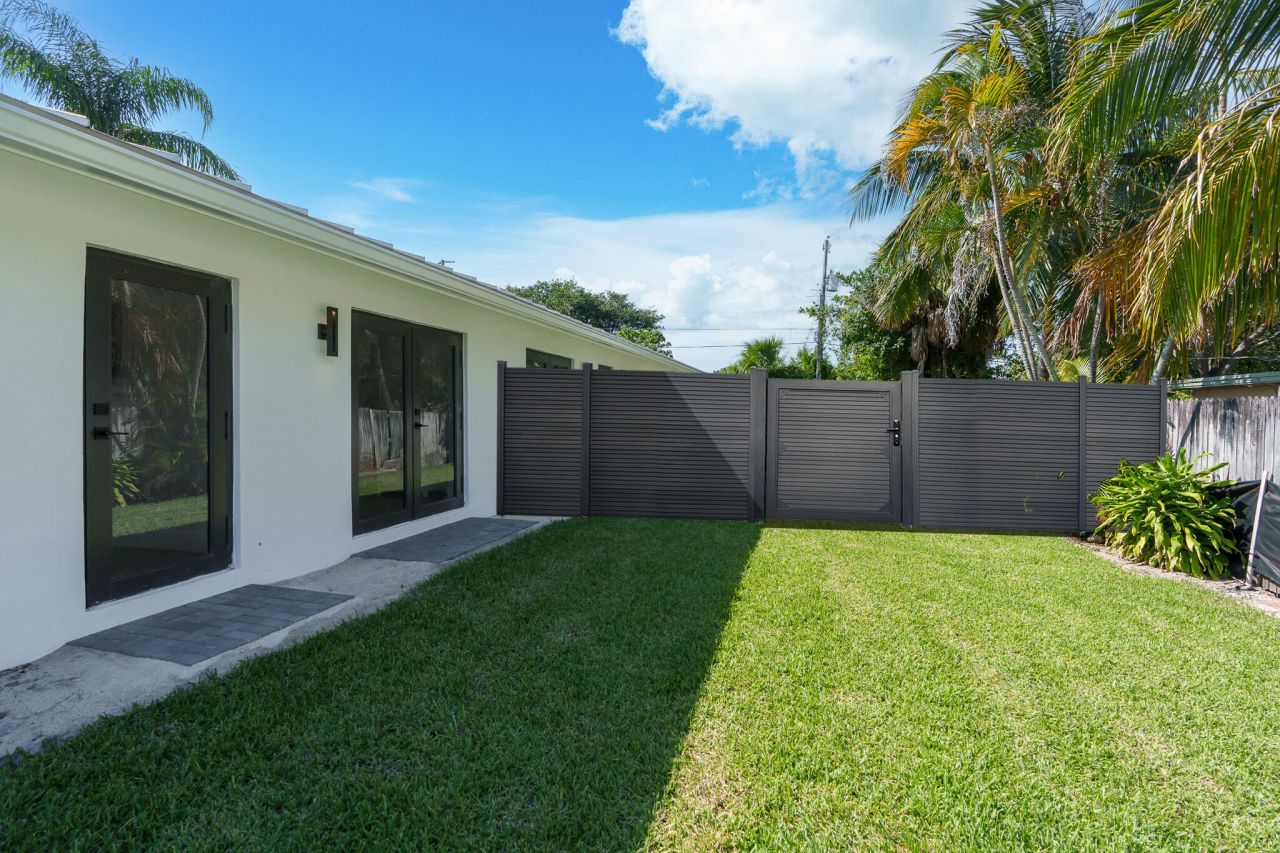 303/305 De Carie Street, Delray Beach, FL 33444 Photo