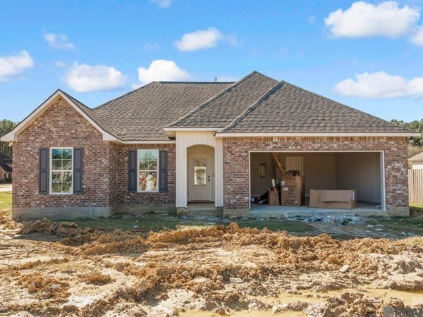 12816 Ruby Lake Dr, Walker, LA 70785