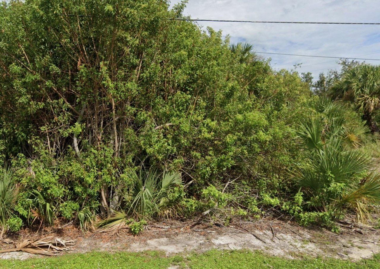2300 42nd Street, Vero Beach, FL 32967 Main Photo