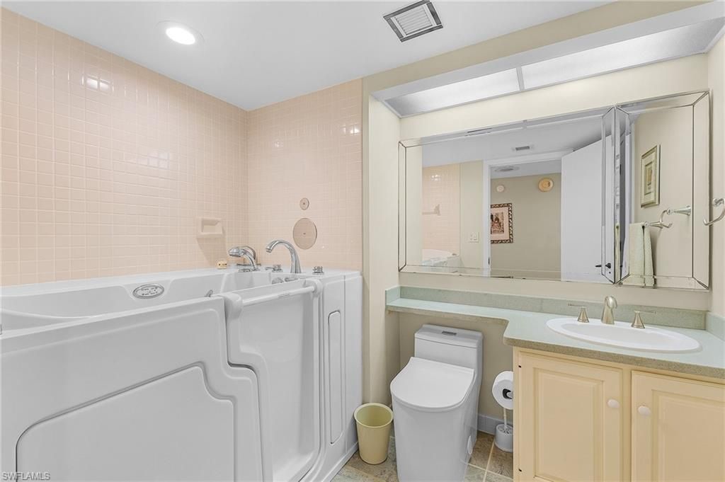 5260 S Landings Dr, Unit 1603, Fort Myers, FL 33919 Photo
