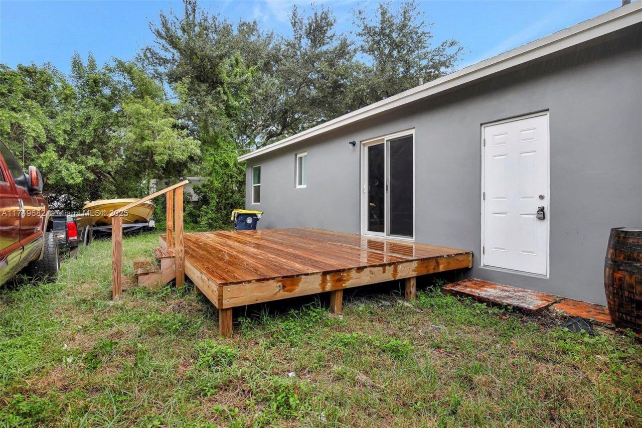 4381 SW 51st St, Dania Beach, FL 33314 Photo