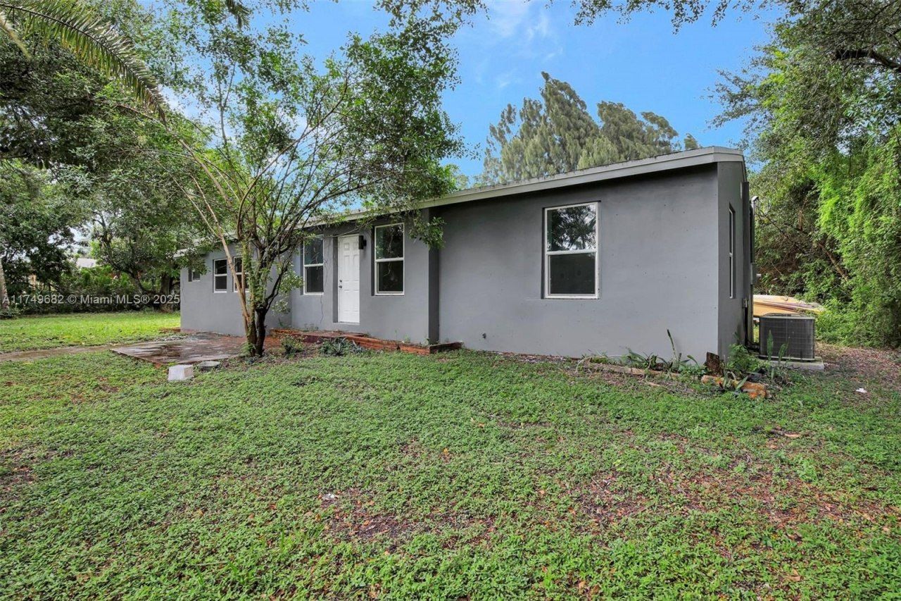 4381 SW 51st St, Dania Beach, FL 33314 Photo