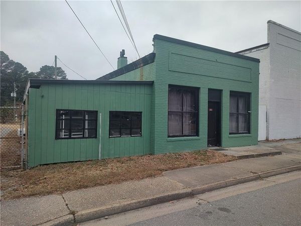 26 Main Street, MATHEWS, VA 23109