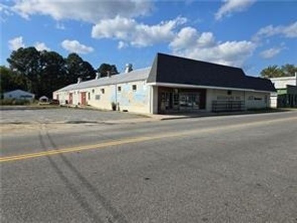 40 Main Street, MATHEWS, VA 23109
