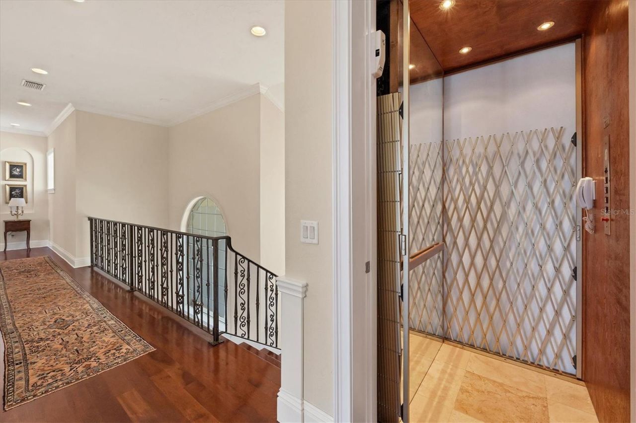 1137 N Lake Shore Drive, Sarasota, FL 34231 Photo