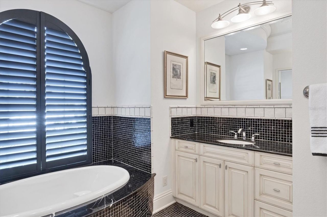 1137 N Lake Shore Drive, Sarasota, FL 34231 Photo